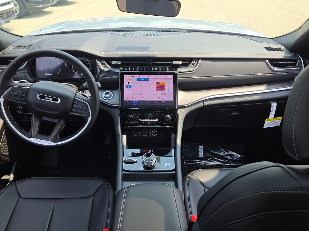 2025 Jeep Grand Cherokee Limited photo 19