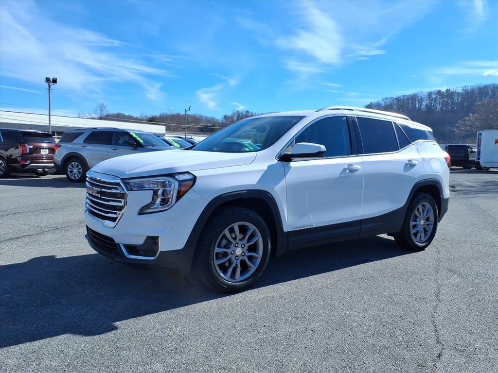 2024 GMC Terrain SLT's photo