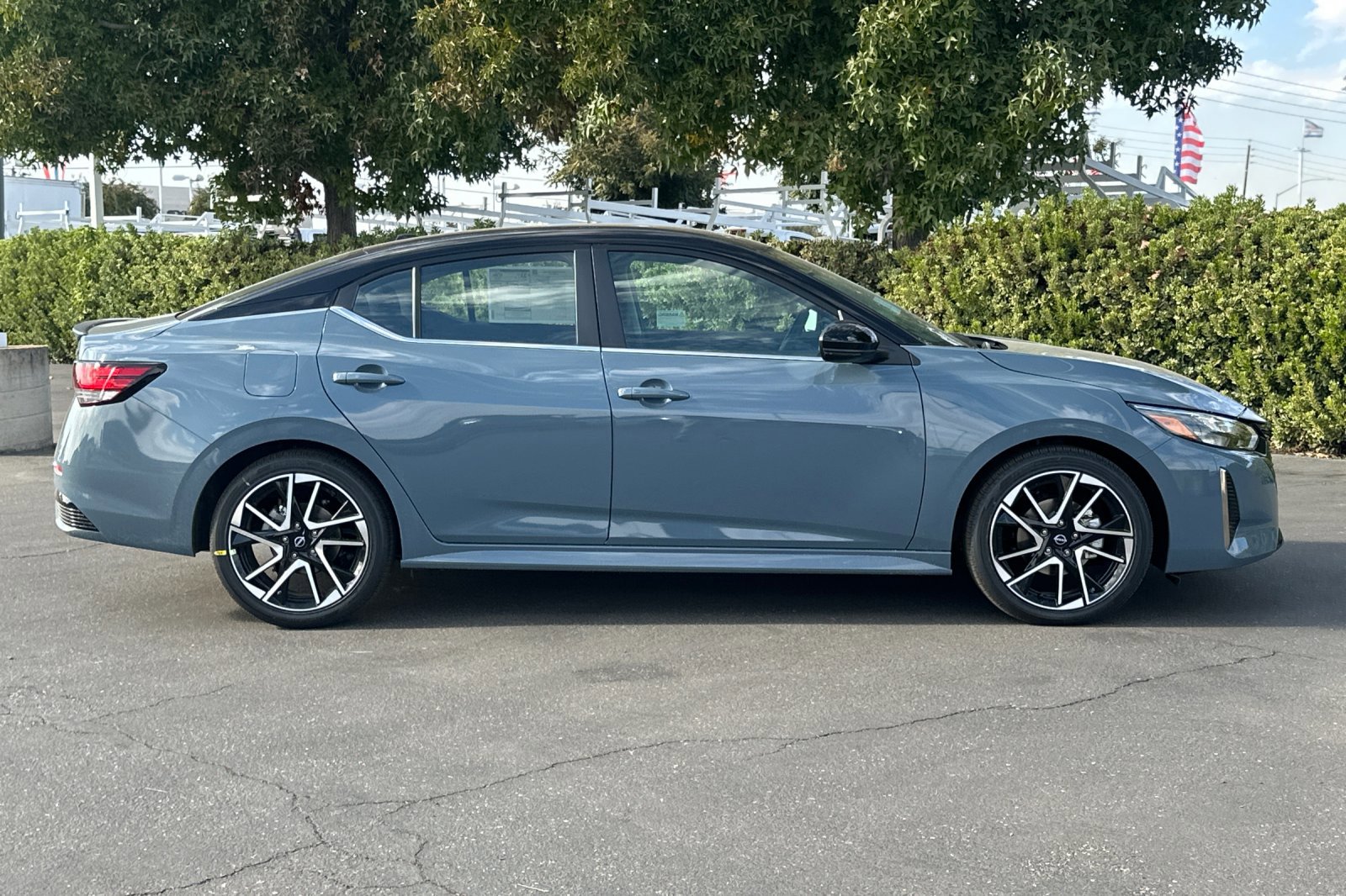 2025 Nissan Sentra SR photo 3