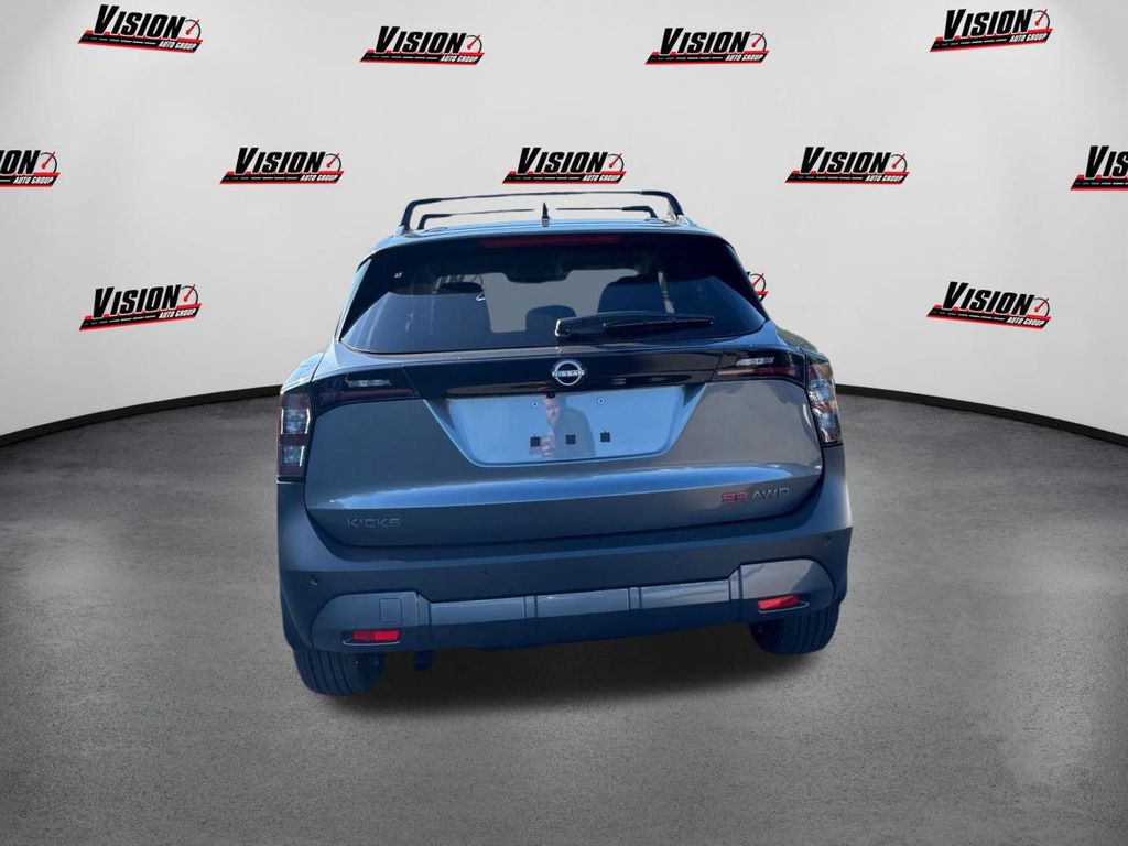 2026 Nissan Kicks SR photo 6