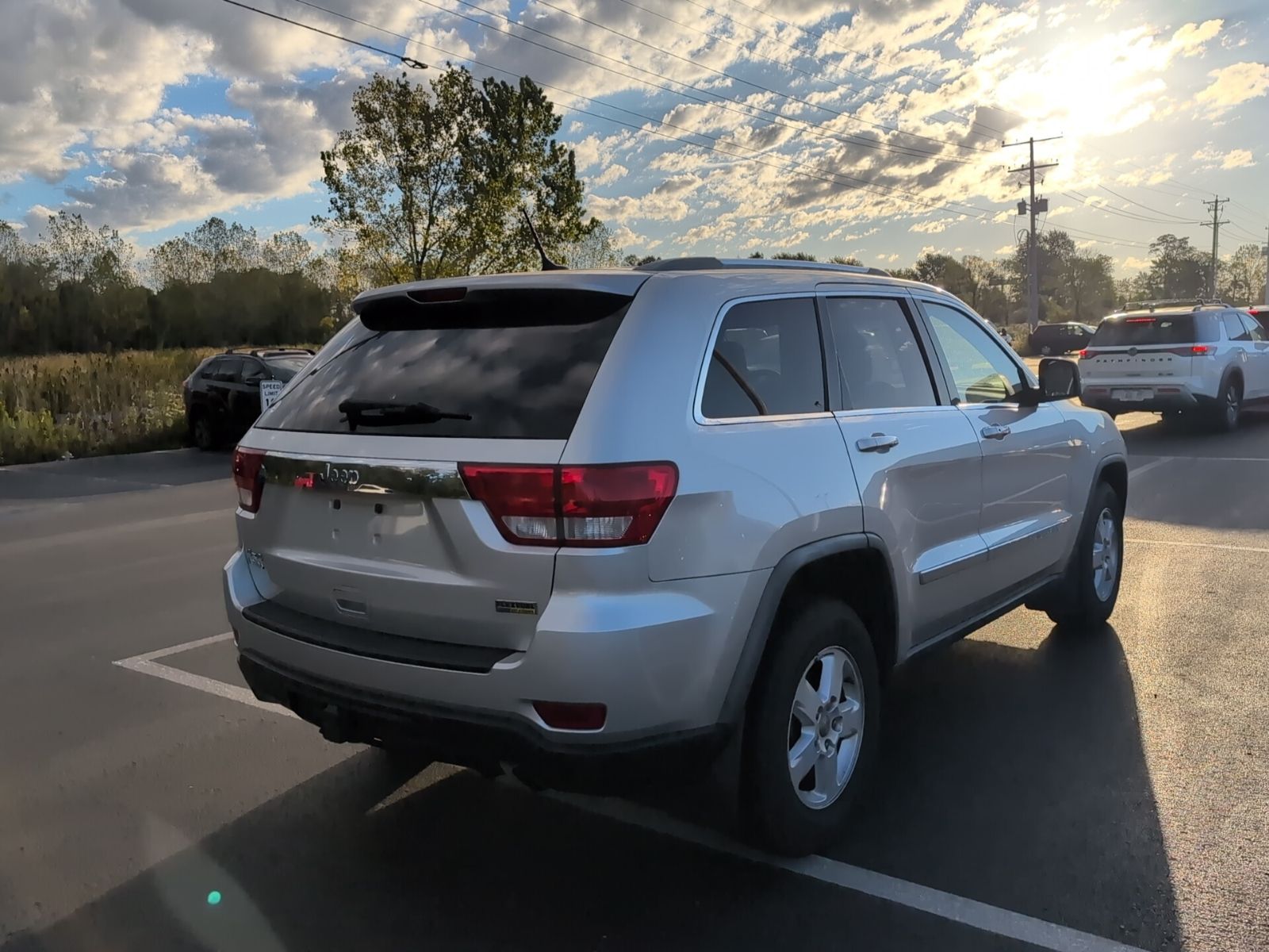 2011 Jeep Grand Cherokee Laredo photo 4