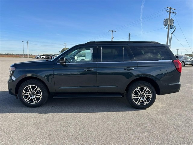 2025 Ford Expedition photo 2