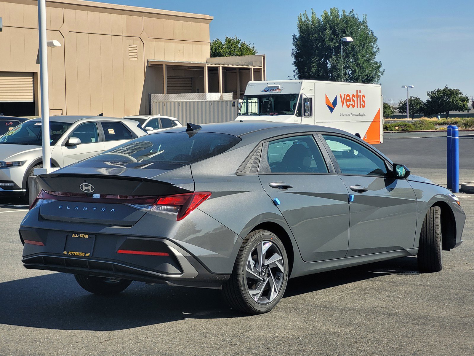 2025 Hyundai Elantra SEL Sport photo 3