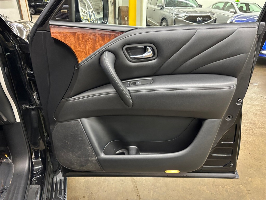 2016 Infiniti QX80 Base photo 16