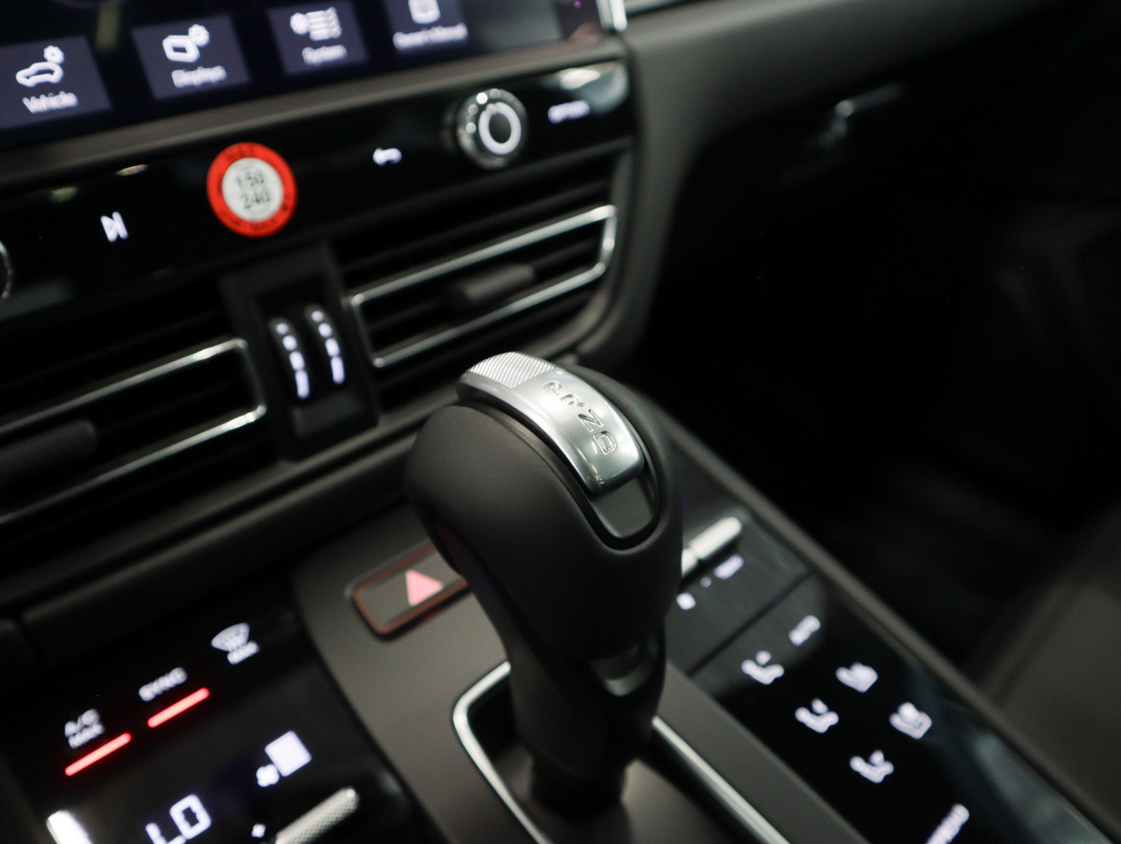 2025 Porsche Macan T photo 18