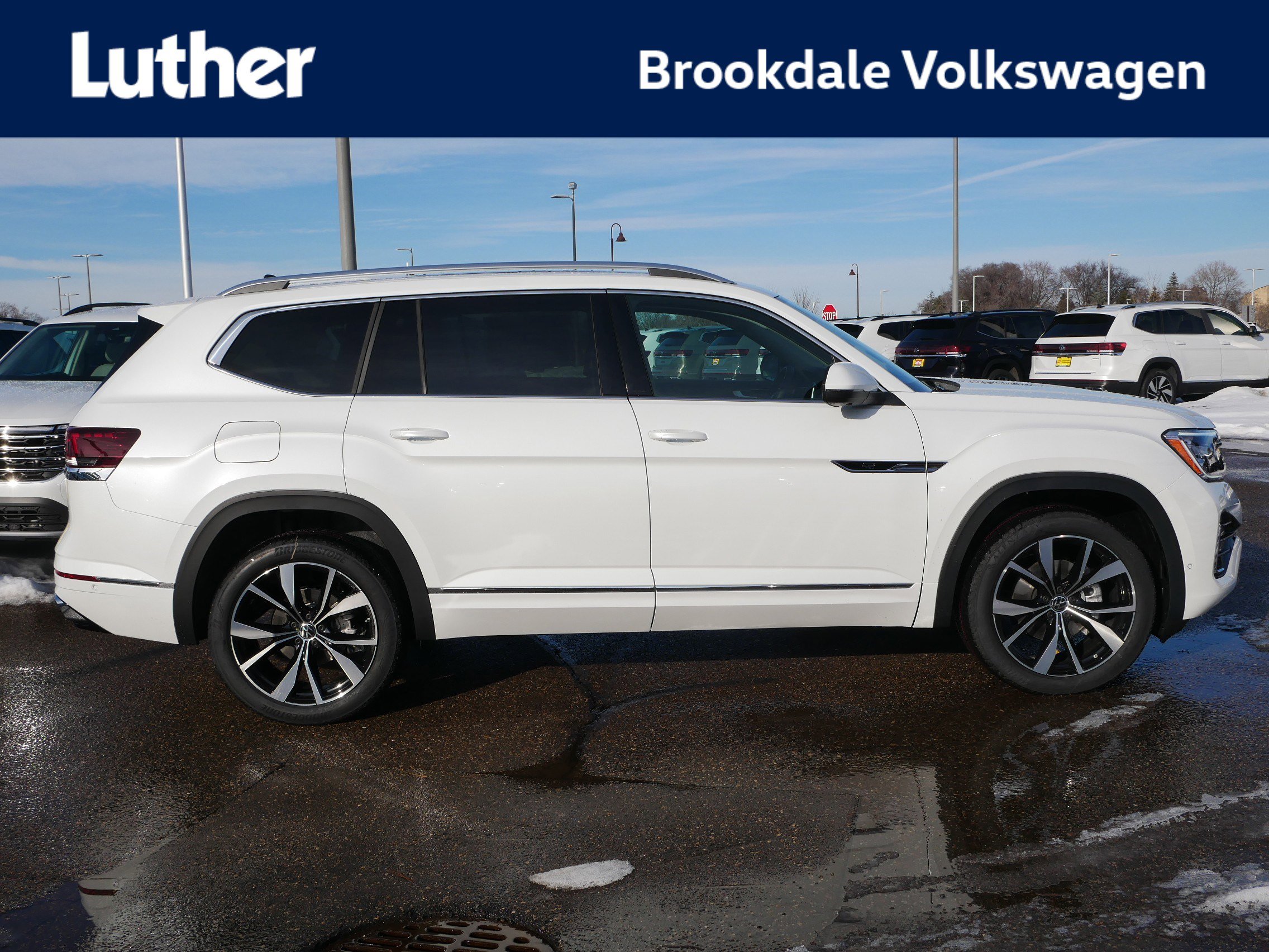 2026 Volkswagen Atlas SEL Premium R-Line's photo