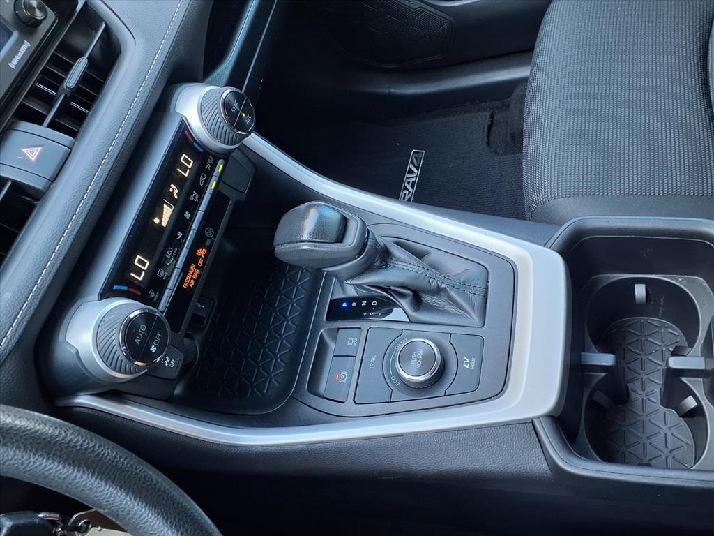 2022 Toyota RAV4 Hybrid LE photo 18