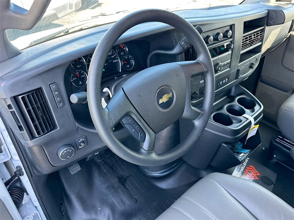 2025 Chevrolet Express Cargo 2500 photo 5