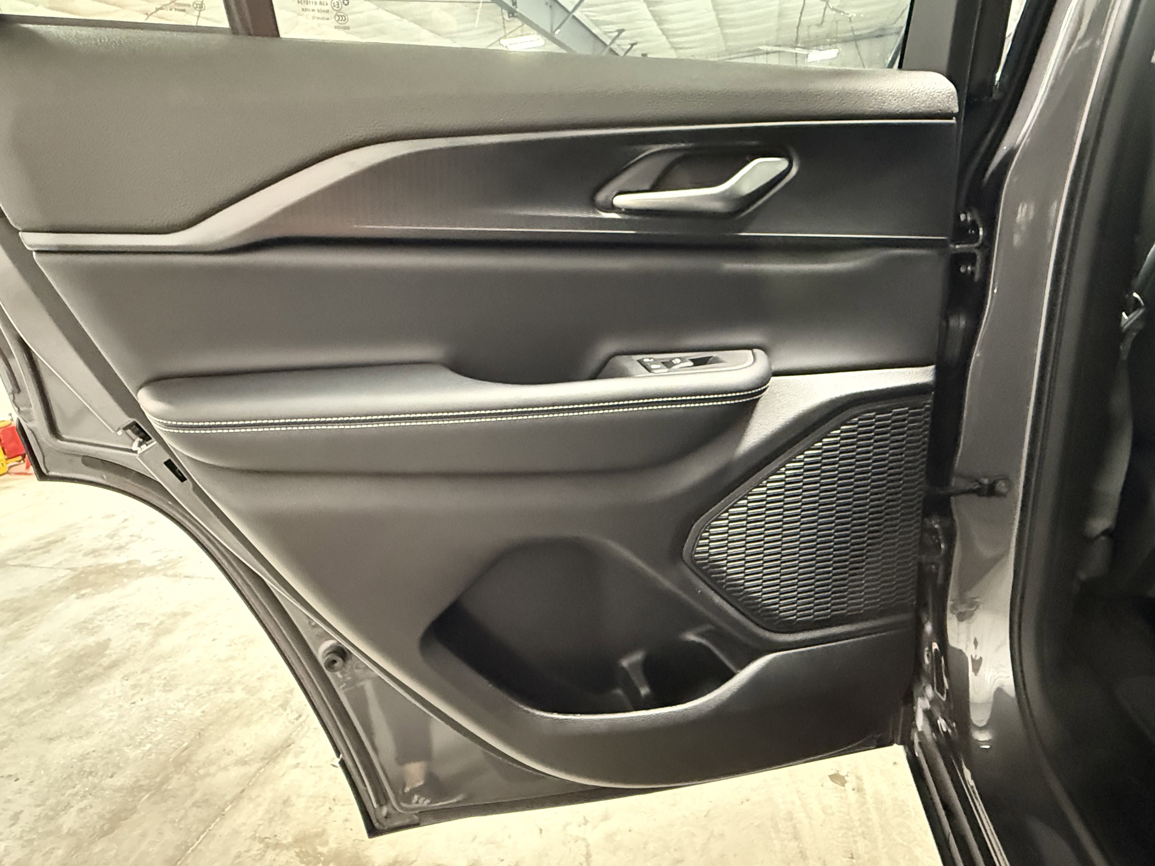 2023 Jeep Grand Cherokee Laredo Altitude photo 8