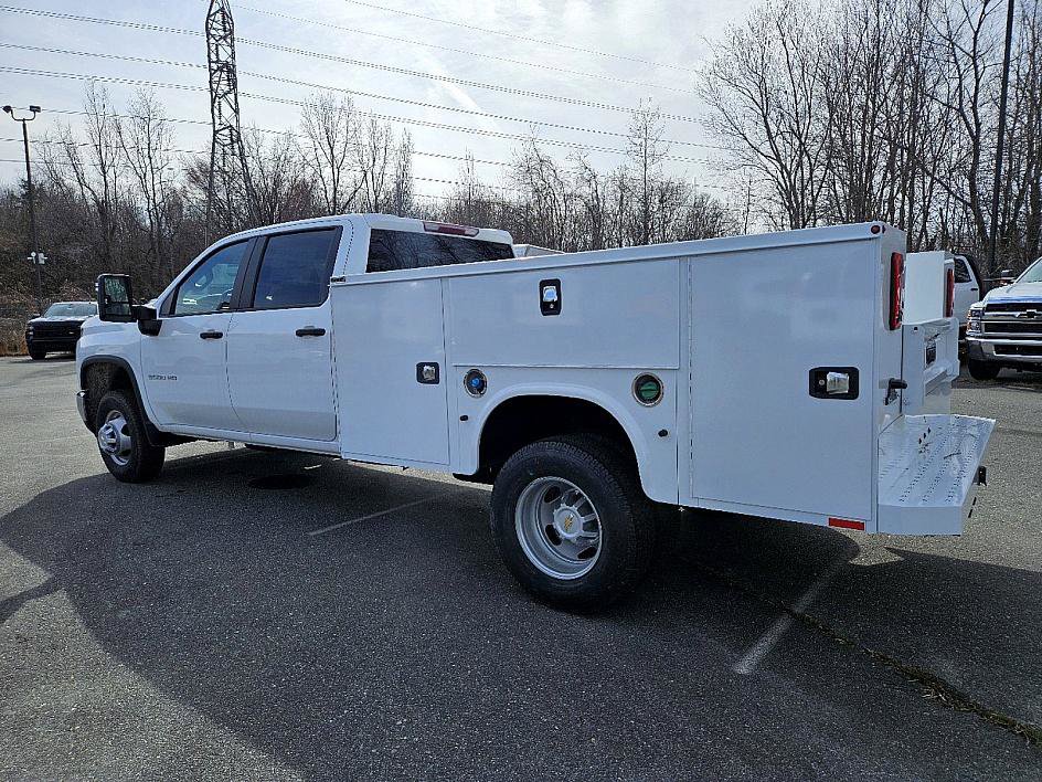 2024 Chevrolet Silverado 3500HD Work Truck photo 3