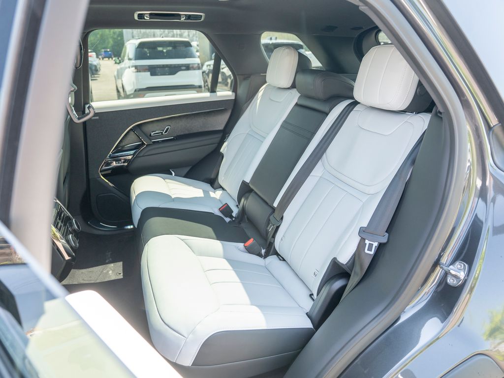 2025 Land Rover Range Rover Sport SE photo 22