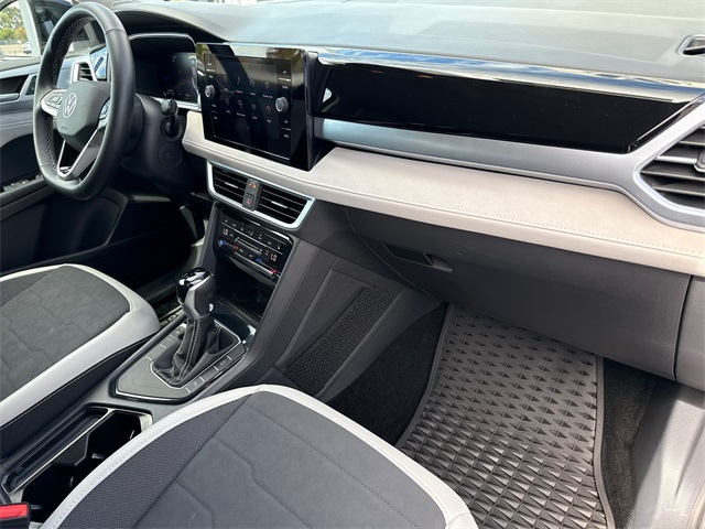 2025 Volkswagen Taos SE photo 16