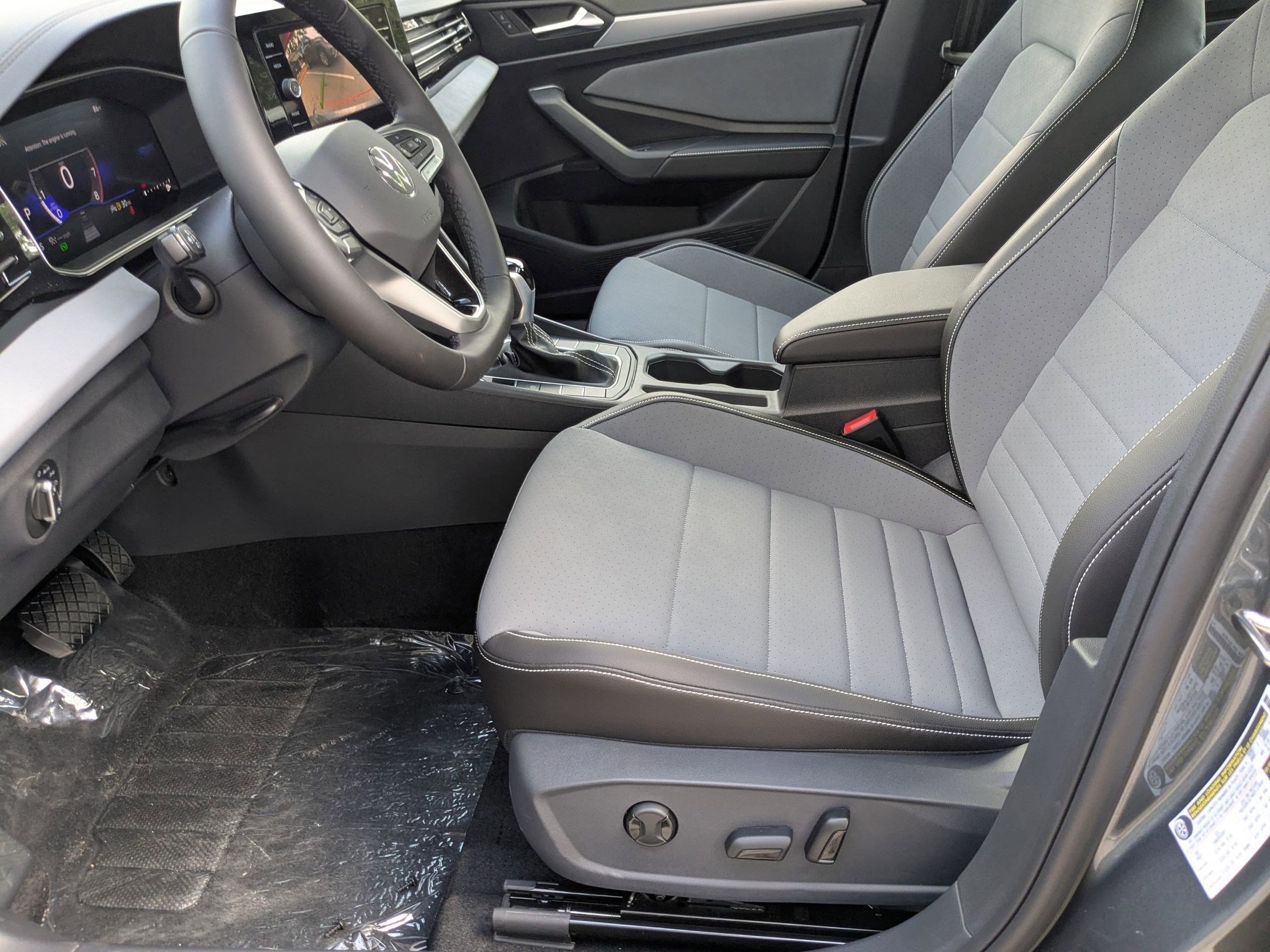 2025 Volkswagen Jetta SE photo 3