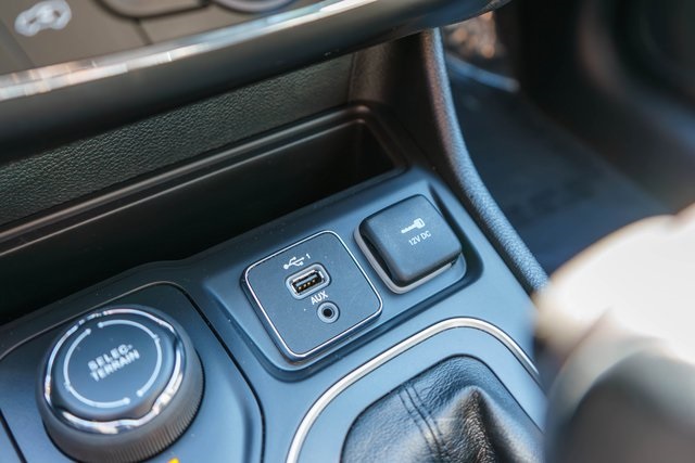 2021 Jeep Cherokee Latitude Lux photo 18