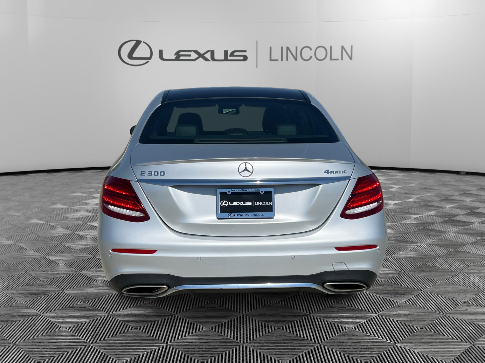 2018 Mercedes Benz E 300 Sedan 4MATIC photo 4