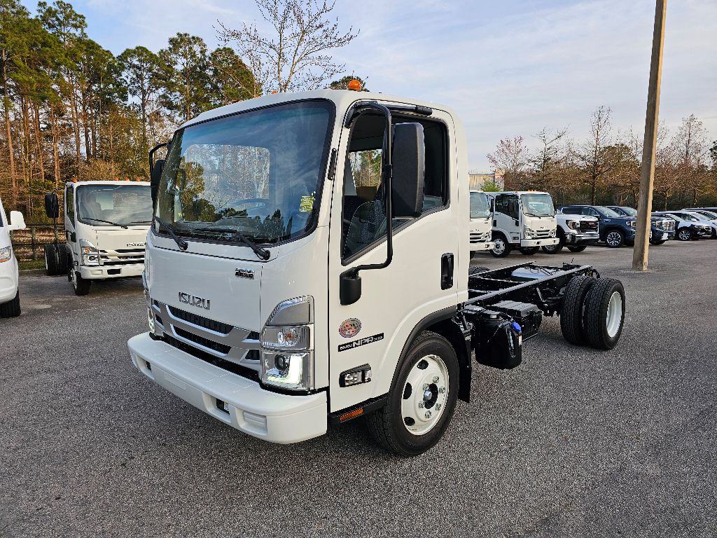2024 Isuzu NPR HD's photo