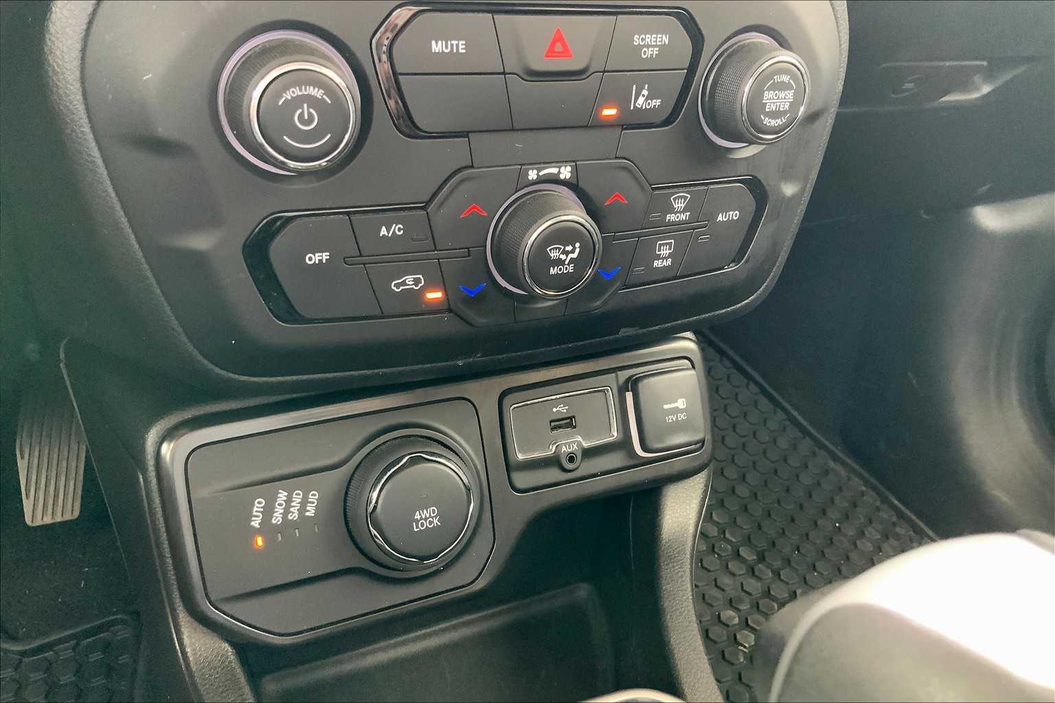2022 Jeep Renegade Latitude photo 30