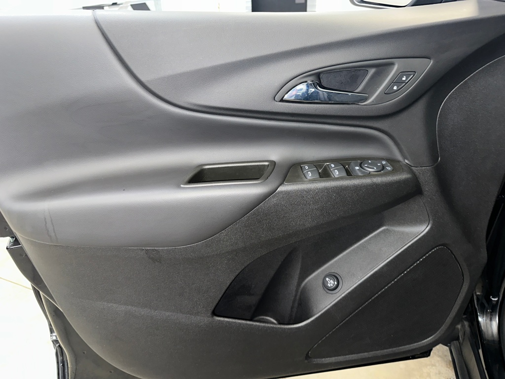 2023 Chevrolet Equinox LT photo 4