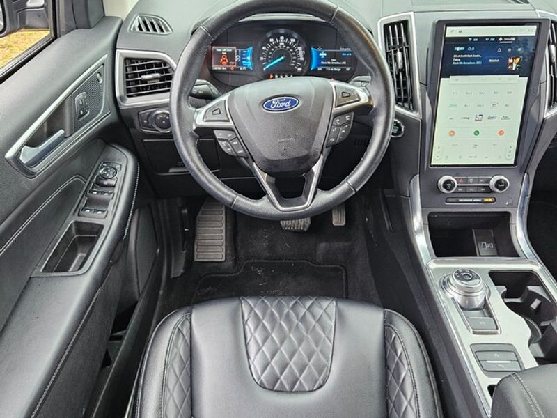 2023 Ford Edge Titanium photo 6