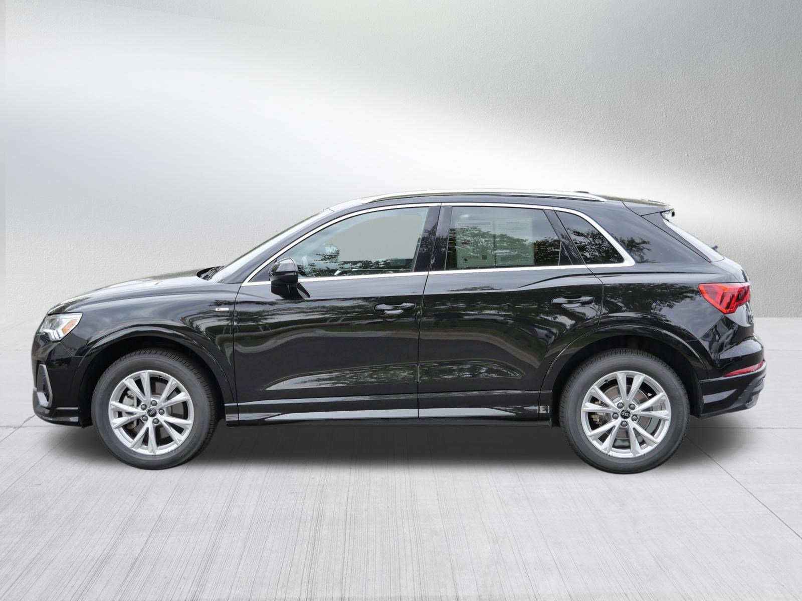 2023 Audi Q3 S line Premium photo 4