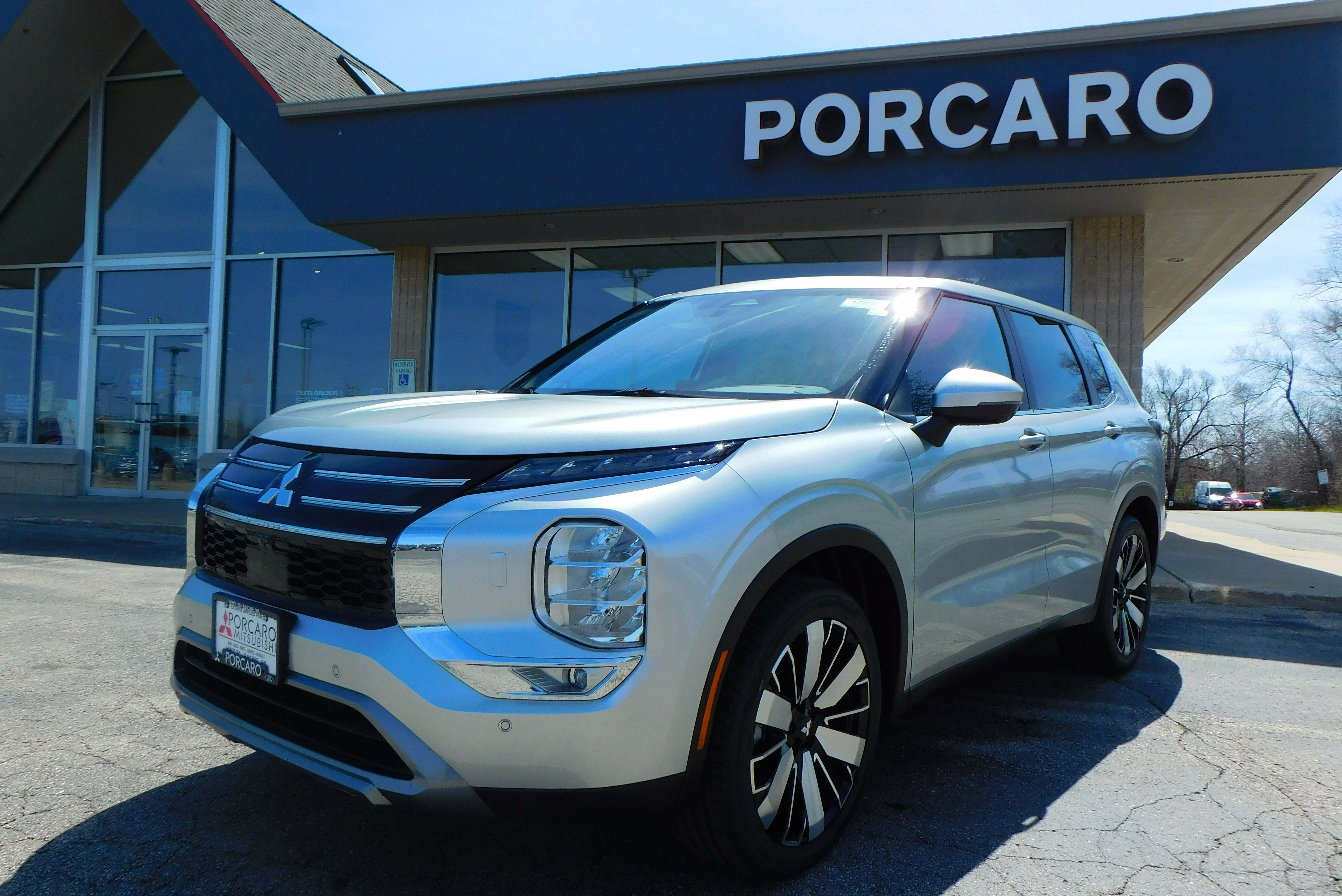 2025 Mitsubishi Outlander SE's photo