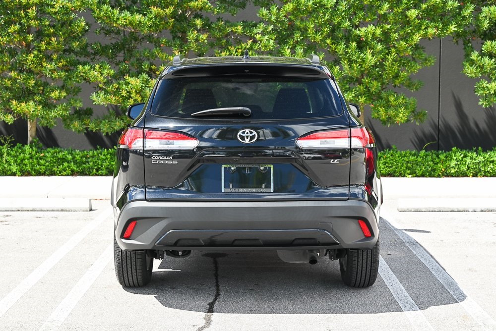 2022 Toyota Corolla Cross LE photo 3
