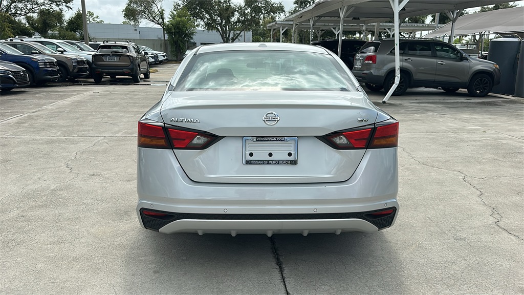 2022 Nissan Altima 2.5 SV photo 6