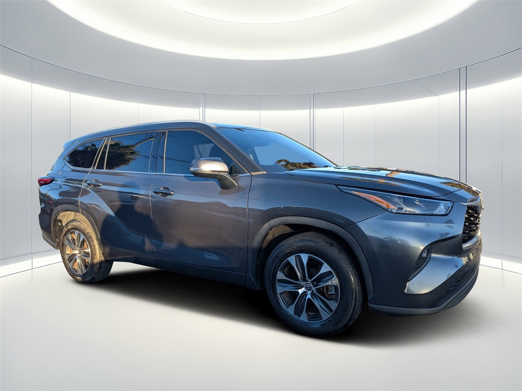 2022 Toyota Highlander XLE's photo