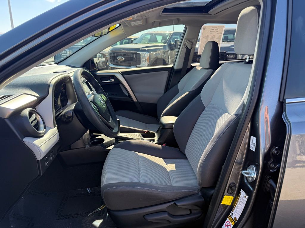 2015 Toyota RAV4 XLE photo 4