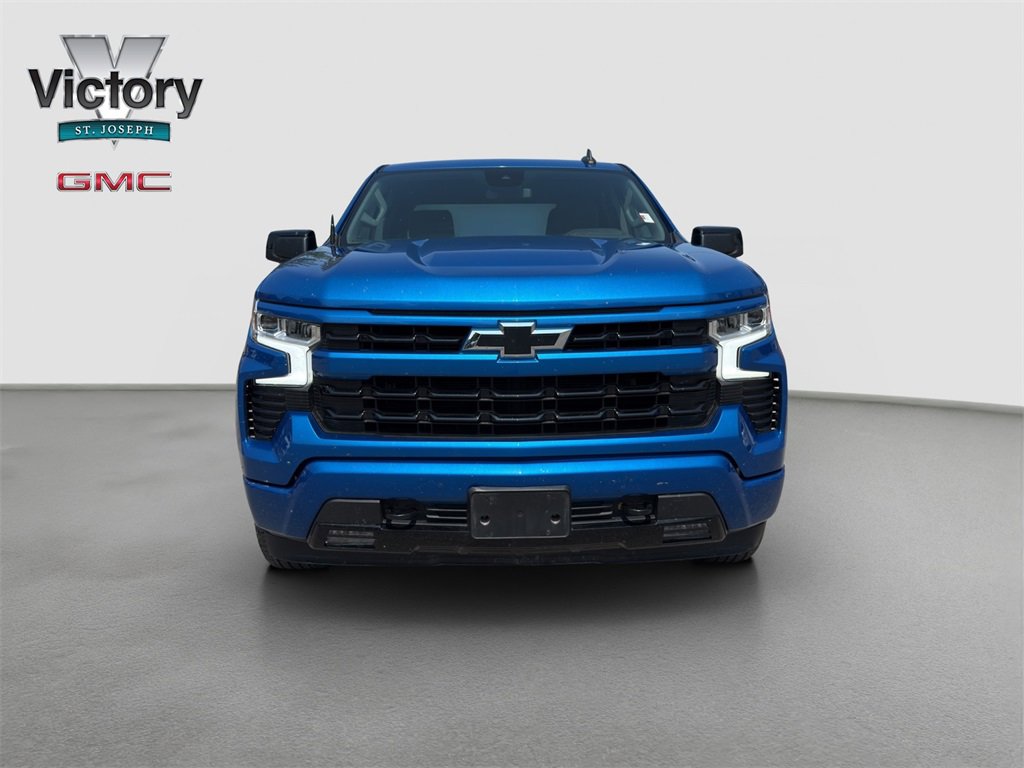 2022 Chevrolet Silverado RST photo 3