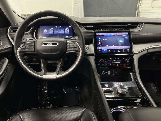 2023 Jeep Grand Cherokee Limited photo 3