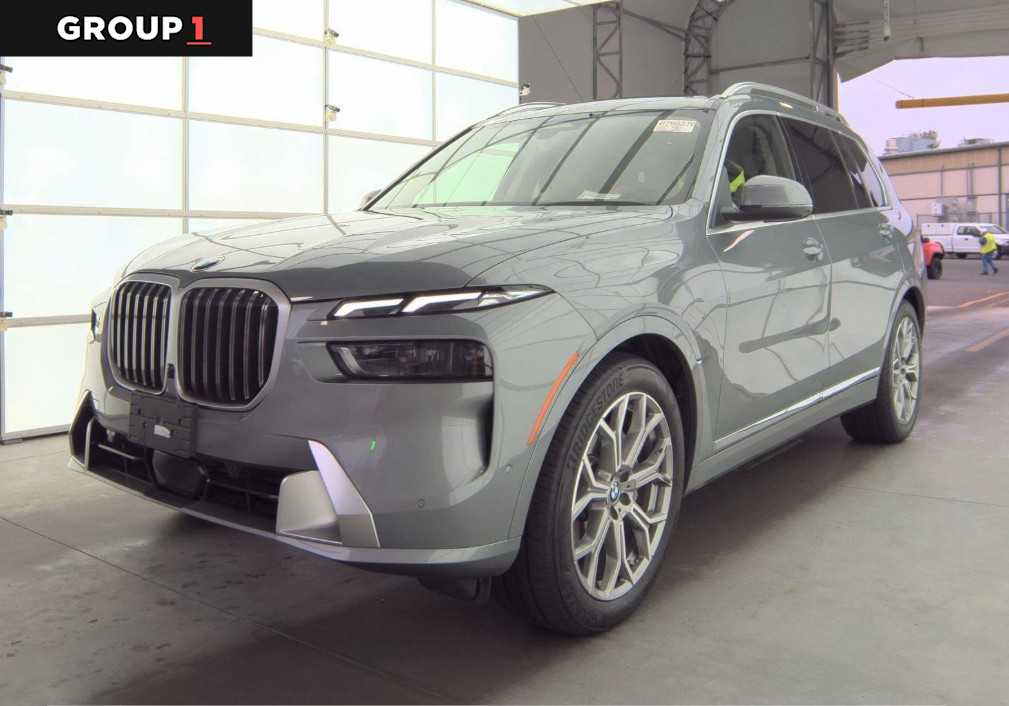 2025 BMW X7 40i's photo