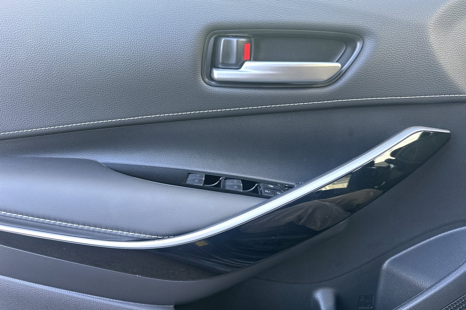 2025 Toyota Corolla XSE photo 11