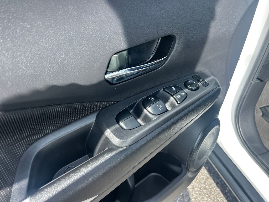 2023 Nissan Kicks SV photo 13
