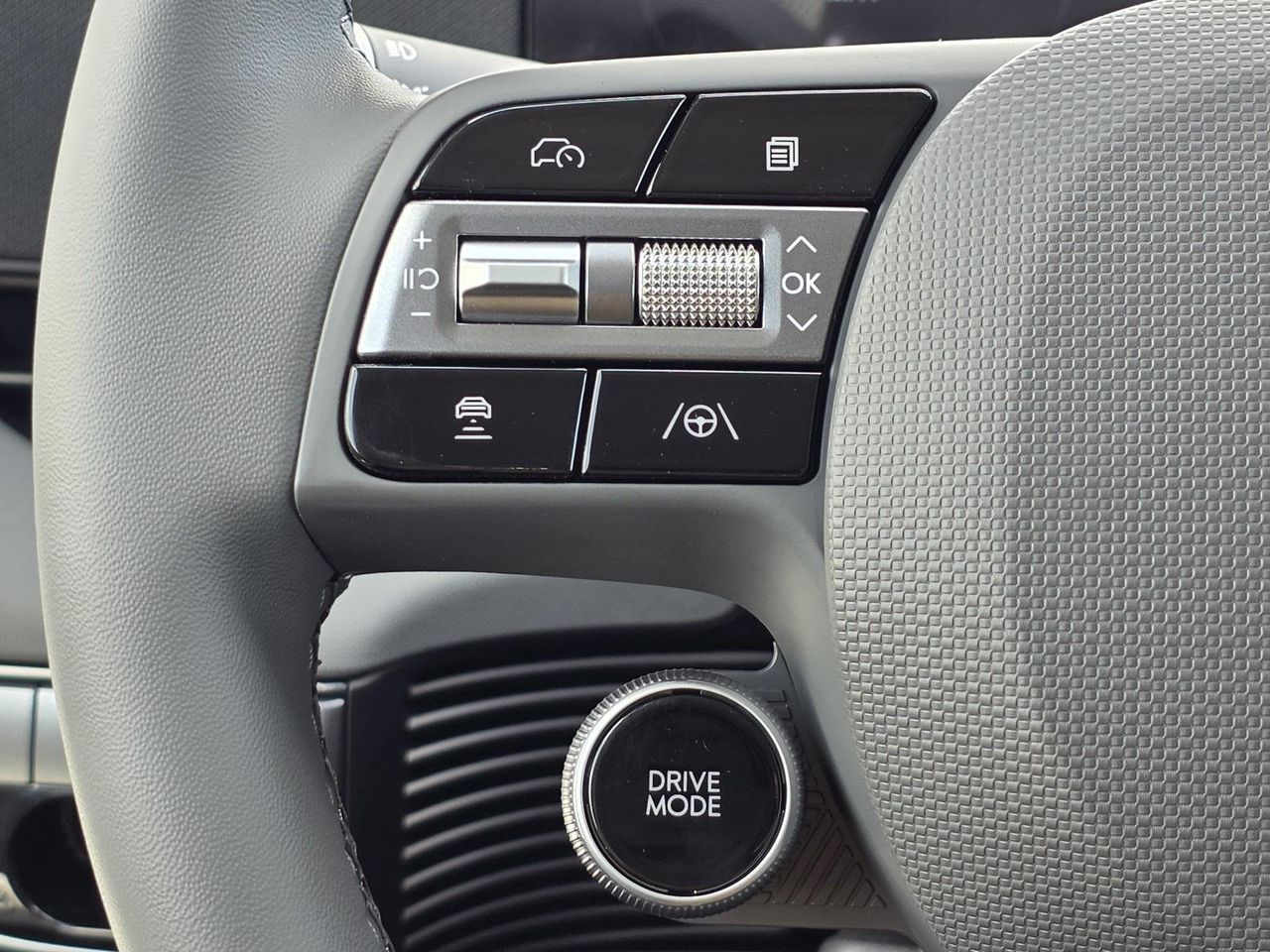 2025 Hyundai Ioniq 5 SE Standard Range photo 29
