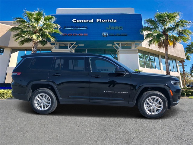 2025 Jeep Grand Cherokee Laredo Altitude photo 3