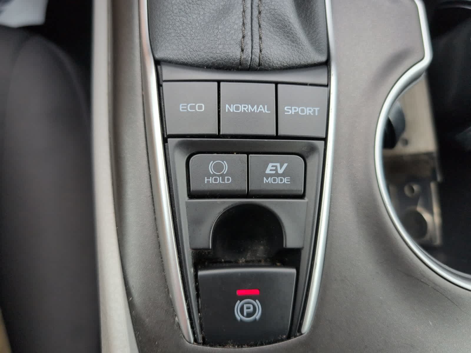 2022 Toyota Camry Hybrid LE SE photo 19