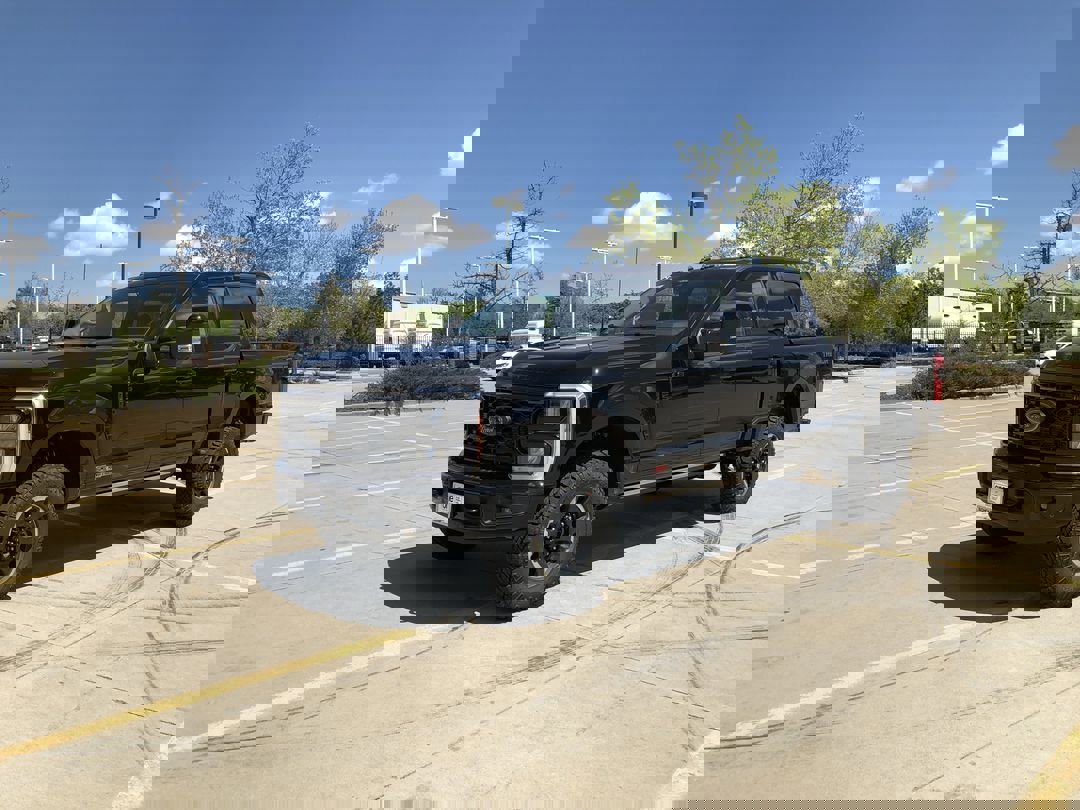 2025 Ford F-250 Lariat photo 4