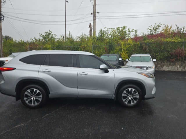 2023 Toyota Highlander L photo 4