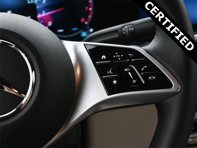 2025 Mercedes Benz GLB 250 photo 2