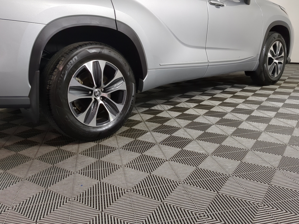 2022 Toyota Highlander XLE photo 8