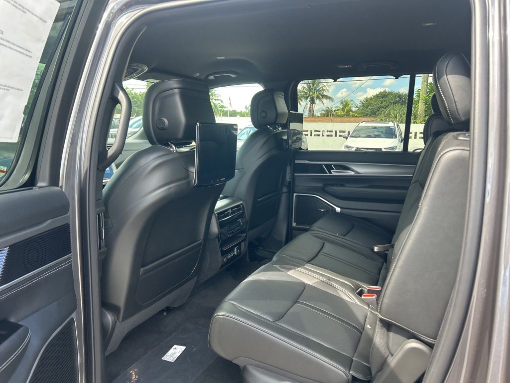 2025 Jeep Wagoneer Series II photo 25