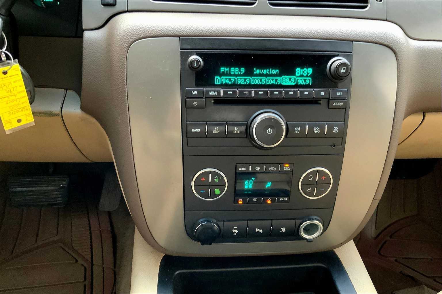 2010 Chevrolet Avalanche LT photo 3
