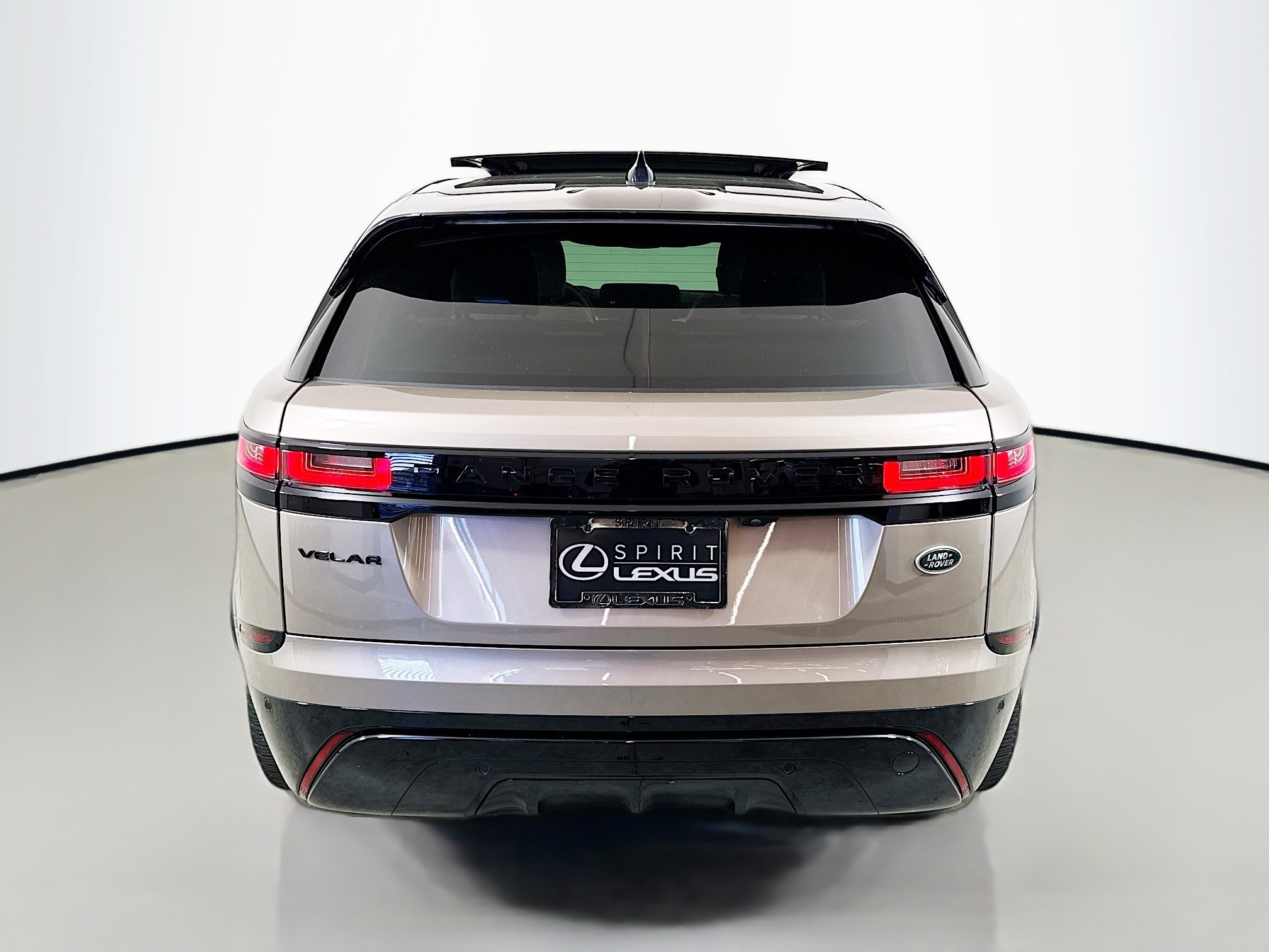 2023 Land Rover Range Rover Velar R-Dynamic S photo 2
