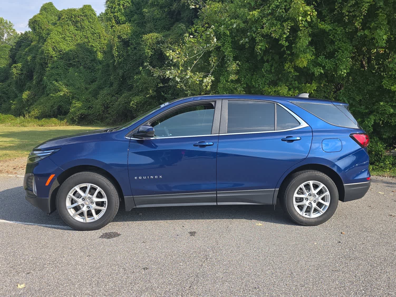 2022 Chevrolet Equinox LT photo 2
