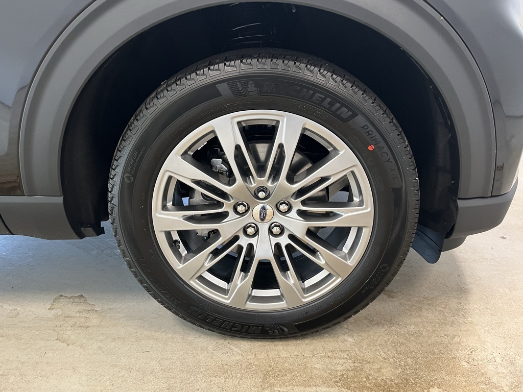 2025 Ford Explorer photo 12