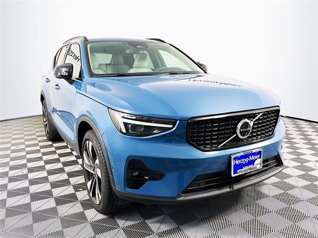 Certified Pre-Owned 2023 Volvo XC40 Ultimate. Retired