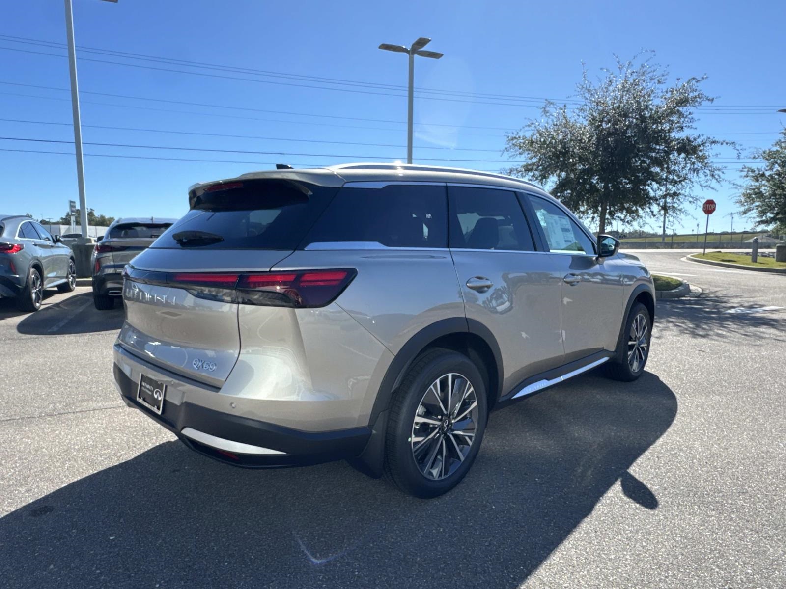2026 Infiniti QX60 Luxe photo 4