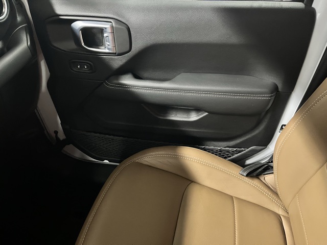 2021 Jeep Wrangler Unlimited Sahara photo 14
