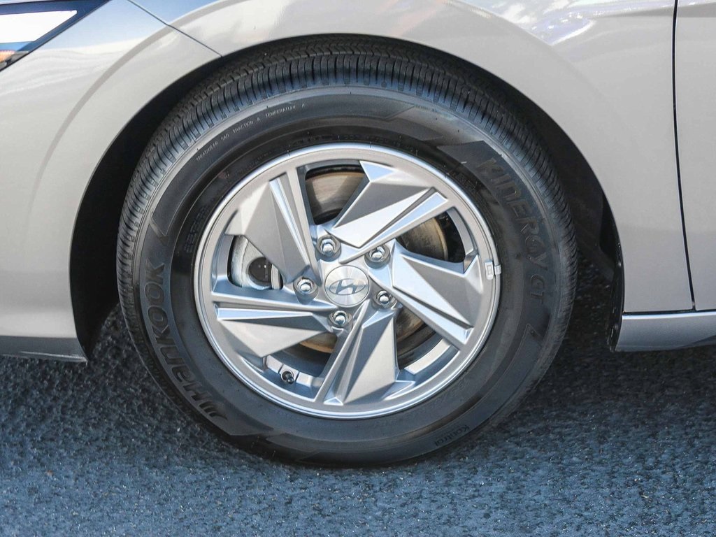 2025 Hyundai Elantra SE photo 6